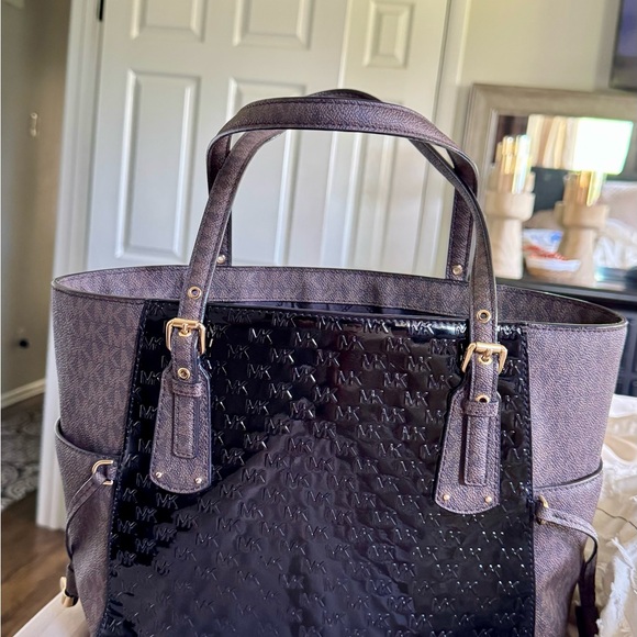 Michael Kors Black and Gray Tote Bag - Picture 8 of 16